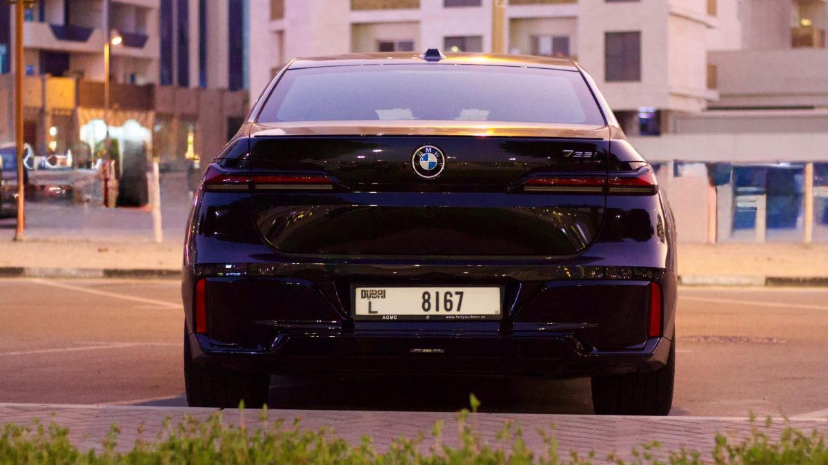 BMW 735i 2025